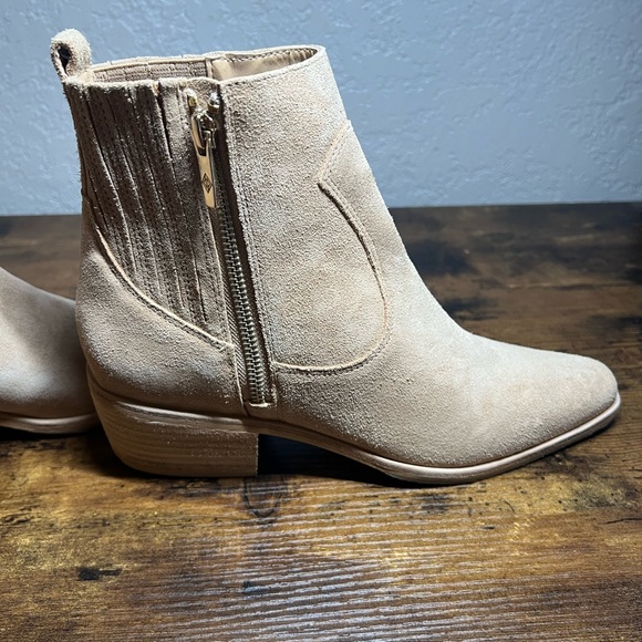 Donald pliner suede boots - Picture 9 of 15